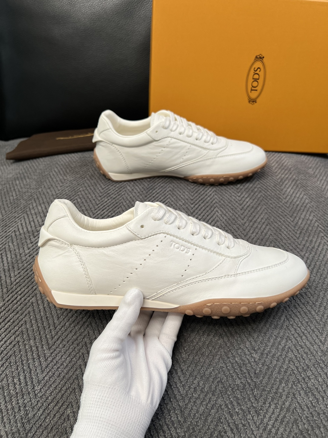 Tods  高品质  顶级工艺品  托德斯  专柜新款原厂配置，意大利进口牛皮拼布面料，进口牛里垫，透气舒适，鞋底：原厂