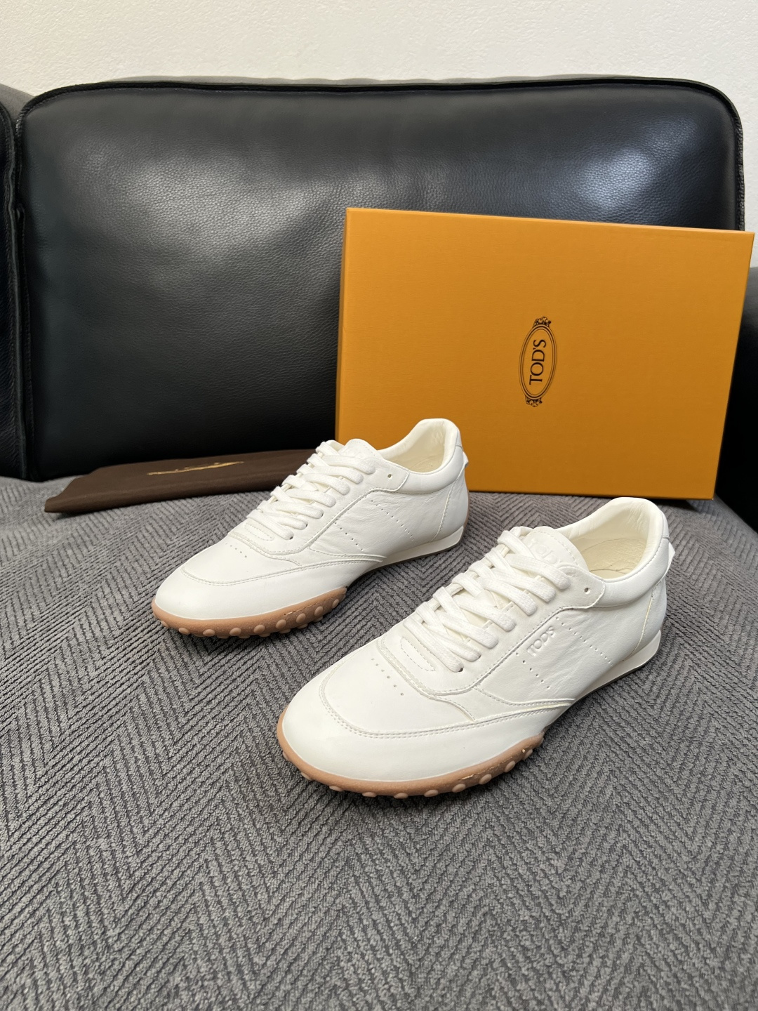 Tods  高品质  顶级工艺品  托德斯  专柜新款原厂配置，意大利进口牛皮拼布面料，进口牛里垫，透气舒适，鞋底：原厂