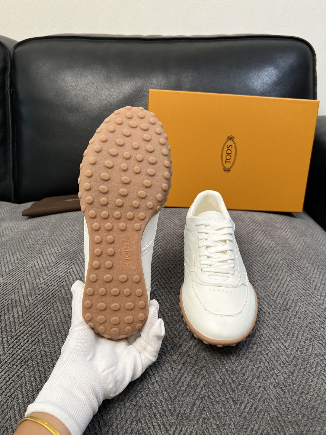 Tods  高品质  顶级工艺品  托德斯  专柜新款原厂配置，意大利进口牛皮拼布面料，进口牛里垫，透气舒适，鞋底：原厂