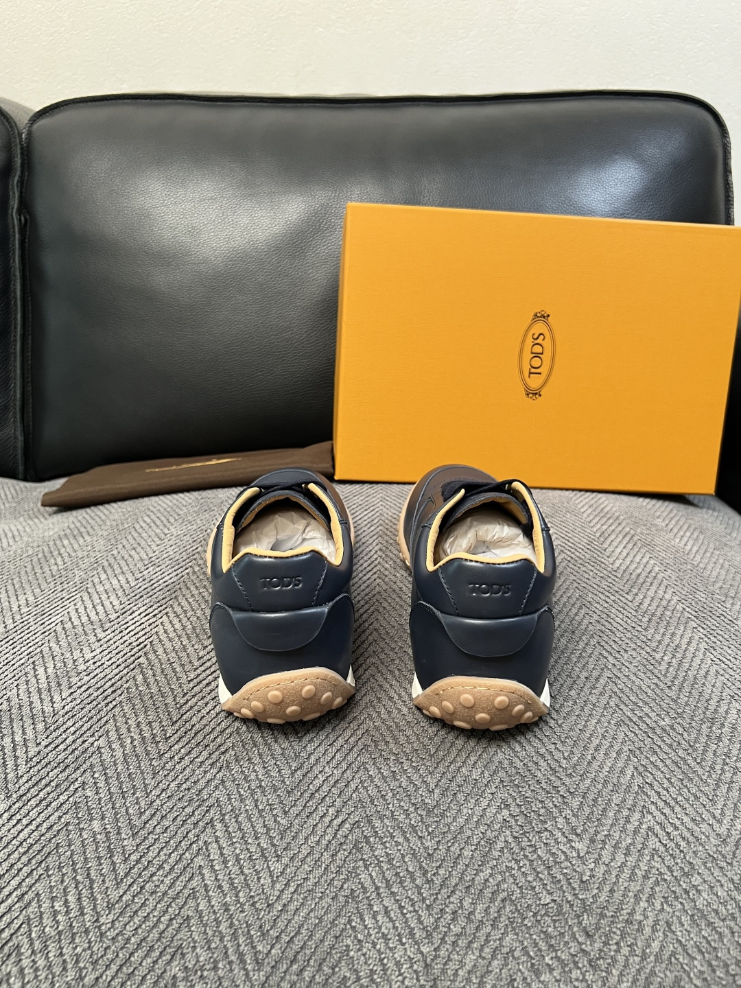 Tods  高品质  顶级工艺品  托德斯  专柜新款原厂配置，意大利进口牛皮拼布面料，进口牛里垫，透气舒适，鞋底：原厂
