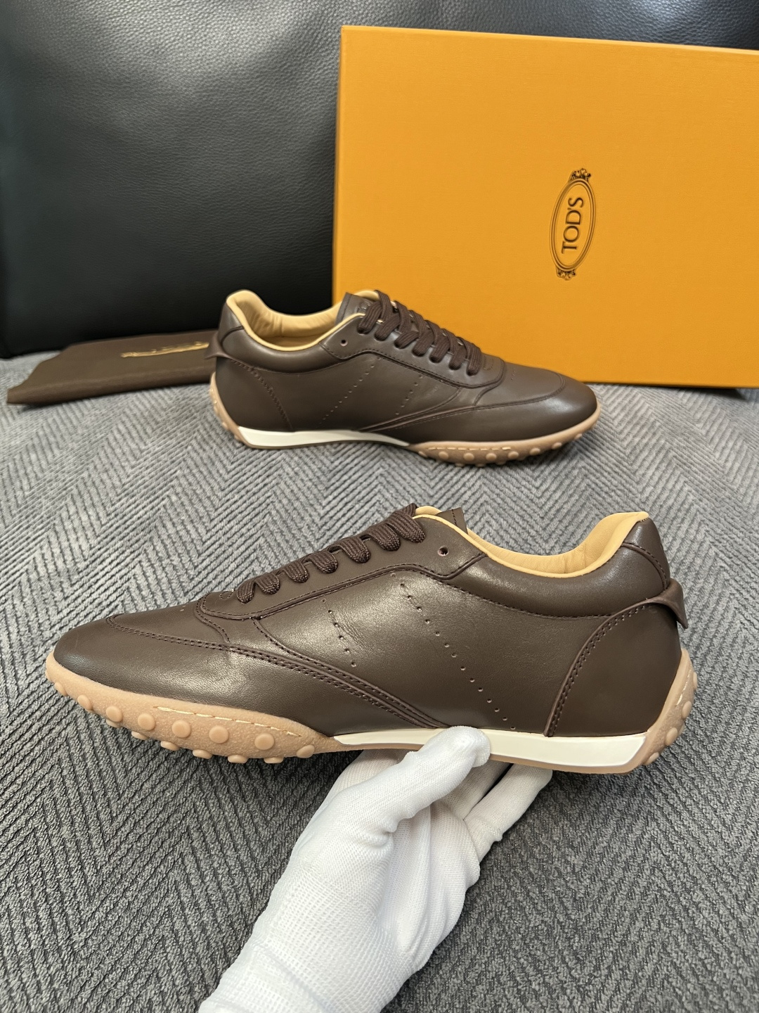 Tods  高品质  顶级工艺品  托德斯  专柜新款原厂配置，意大利进口牛皮拼布面料，进口牛里垫，透气舒适，鞋底：原厂
