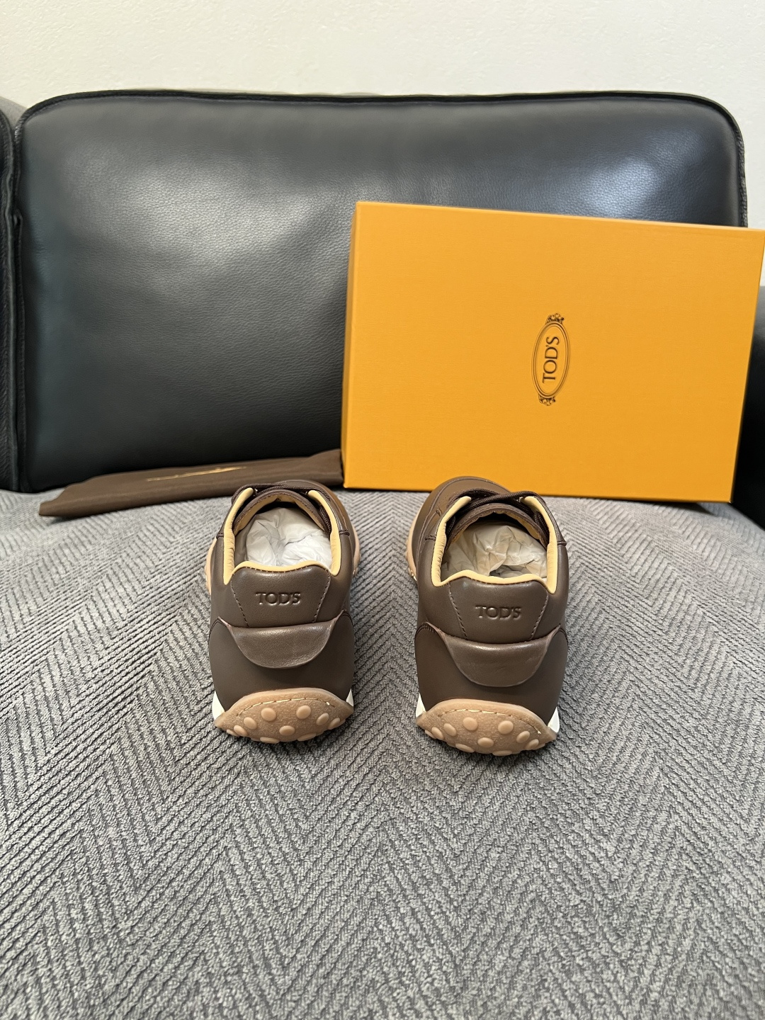Tods  高品质  顶级工艺品  托德斯  专柜新款原厂配置，意大利进口牛皮拼布面料，进口牛里垫，透气舒适，鞋底：原厂
