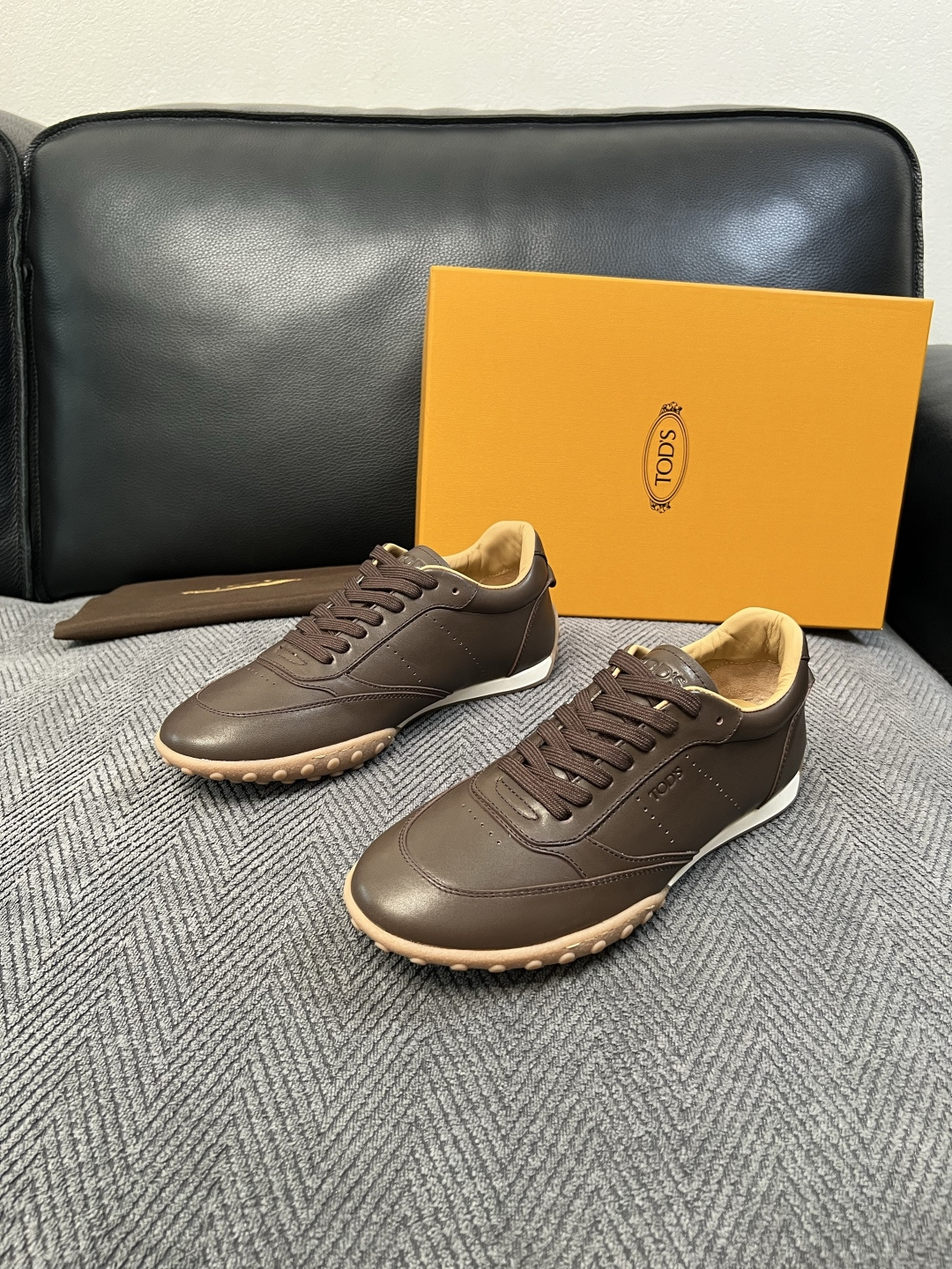 Tods  高品质  顶级工艺品  托德斯  专柜新款原厂配置，意大利进口牛皮拼布面料，进口牛里垫，透气舒适，鞋底：原厂
