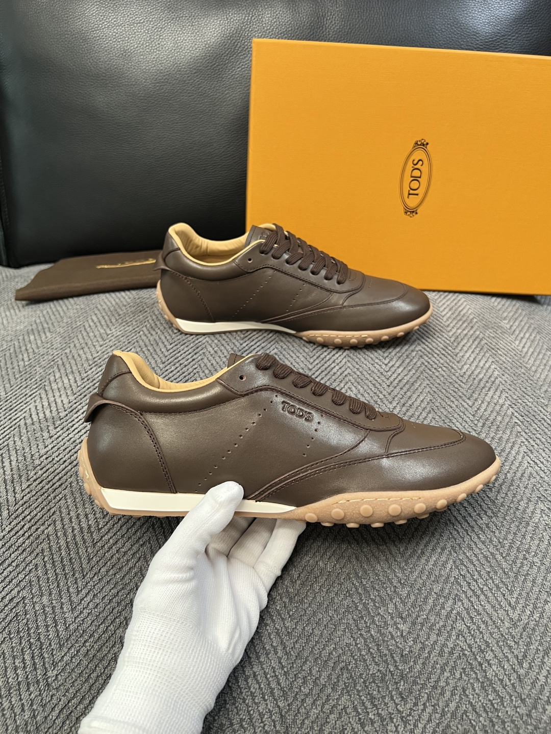 Tods  高品质  顶级工艺品  托德斯  专柜新款原厂配置，意大利进口牛皮拼布面料，进口牛里垫，透气舒适，鞋底：原厂