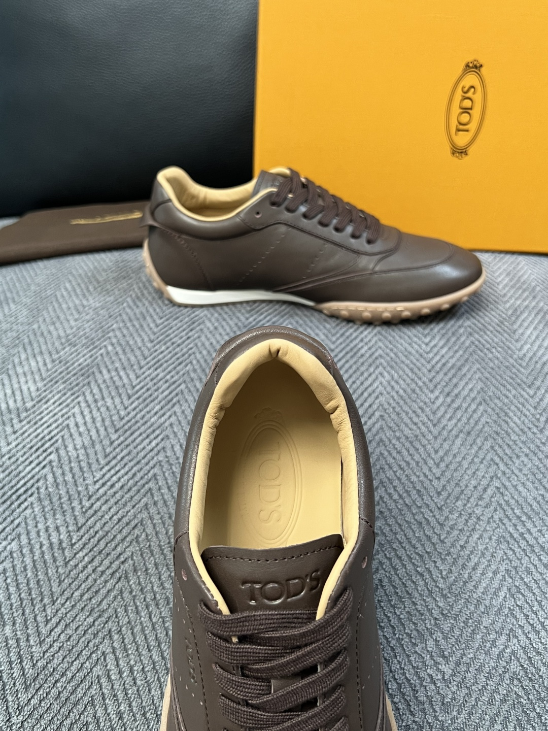 Tods  高品质  顶级工艺品  托德斯  专柜新款原厂配置，意大利进口牛皮拼布面料，进口牛里垫，透气舒适，鞋底：原厂