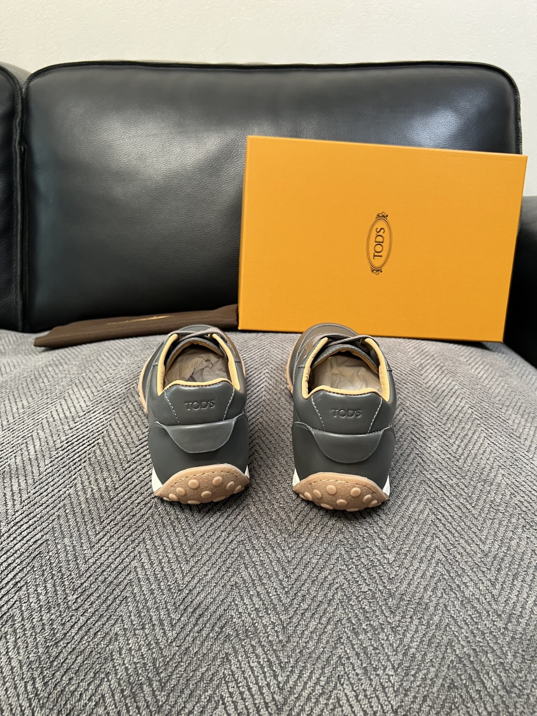 Tods  高品质  顶级工艺品  托德斯  专柜新款原厂配置，意大利进口牛皮拼布面料，进口牛里垫，透气舒适，鞋底：原厂