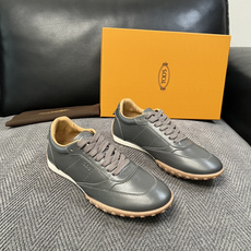 Tods 高品质 顶级工艺品 托德斯 专柜新款原厂配置,意大利进口牛皮拼布面料,进口牛里垫,透气舒适,鞋底:原厂 Tods 高品质 顶级工艺品 托德斯 专柜新款原厂配置,意大利进口牛皮拼布面料,进口牛里垫,透气舒适,鞋底:原厂