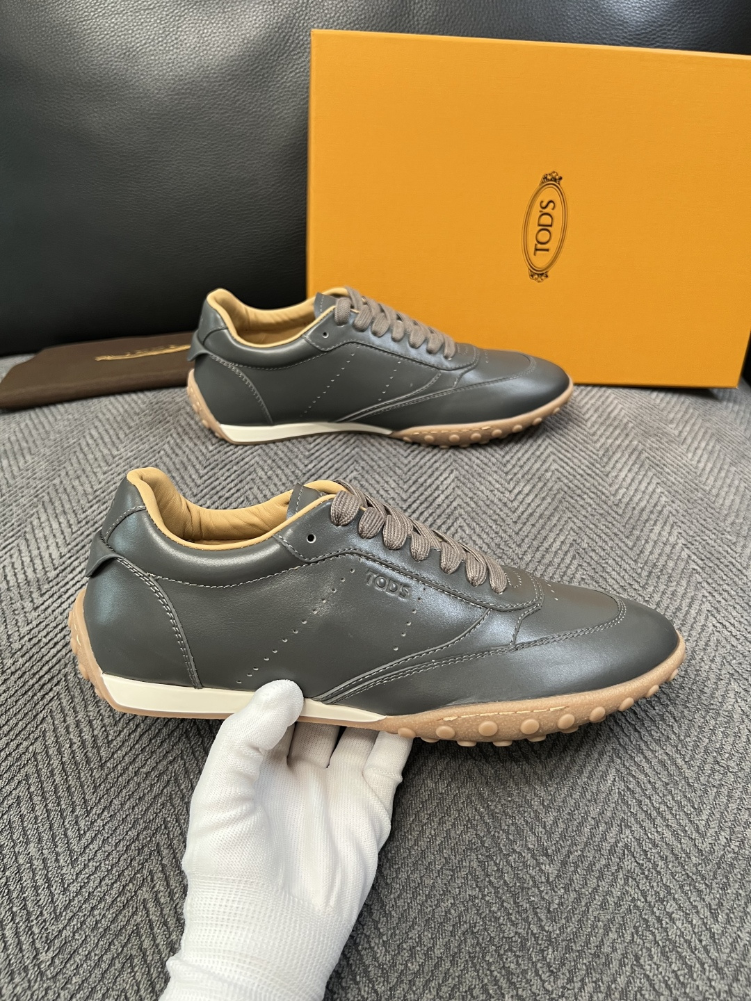 Tods  高品质  顶级工艺品  托德斯  专柜新款原厂配置，意大利进口牛皮拼布面料，进口牛里垫，透气舒适，鞋底：原厂
