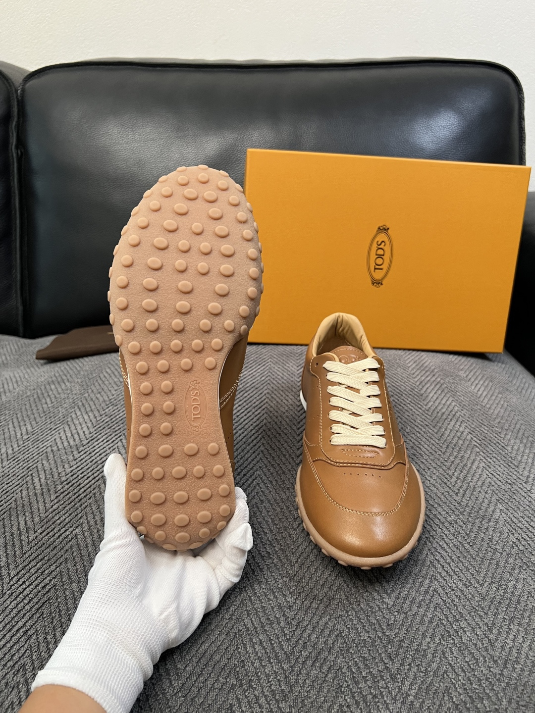 Tods  高品质  顶级工艺品  托德斯  专柜新款原厂配置，意大利进口牛皮拼布面料，进口牛里垫，透气舒适，鞋底：原厂