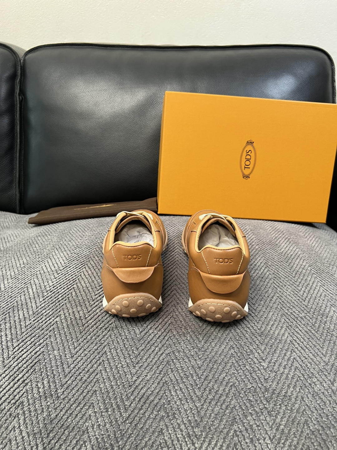 Tods  高品质  顶级工艺品  托德斯  专柜新款原厂配置，意大利进口牛皮拼布面料，进口牛里垫，透气舒适，鞋底：原厂
