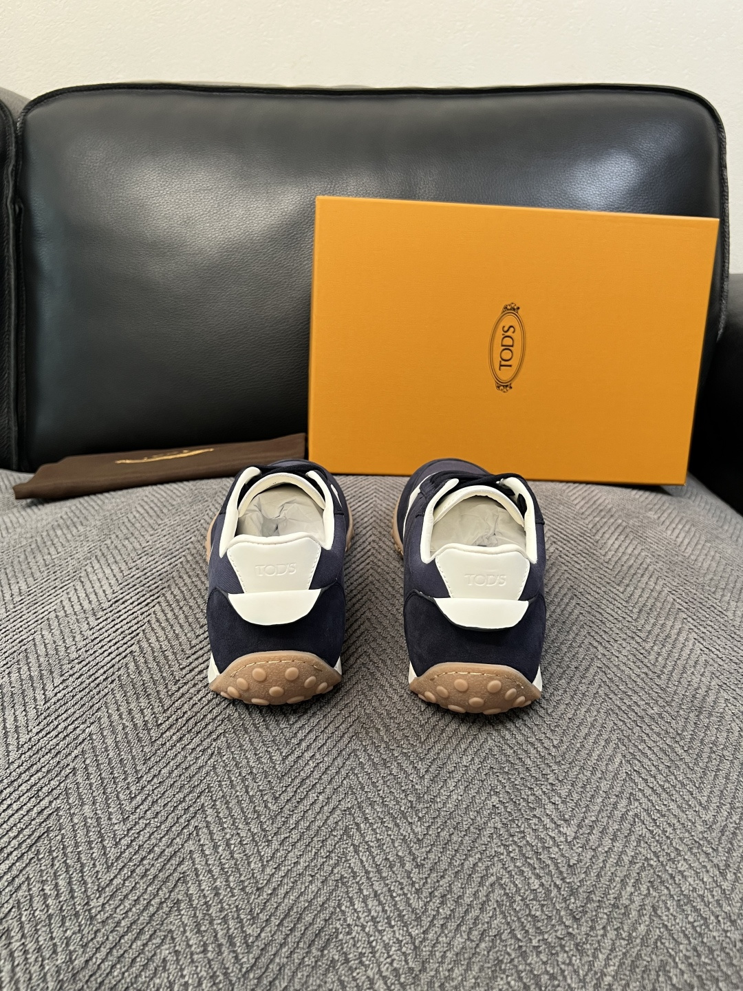 Tods  高品质  顶级工艺品  托德斯  专柜新款原厂配置，意大利进口牛皮拼布面料，进口牛里垫，透气舒适，鞋底：原厂