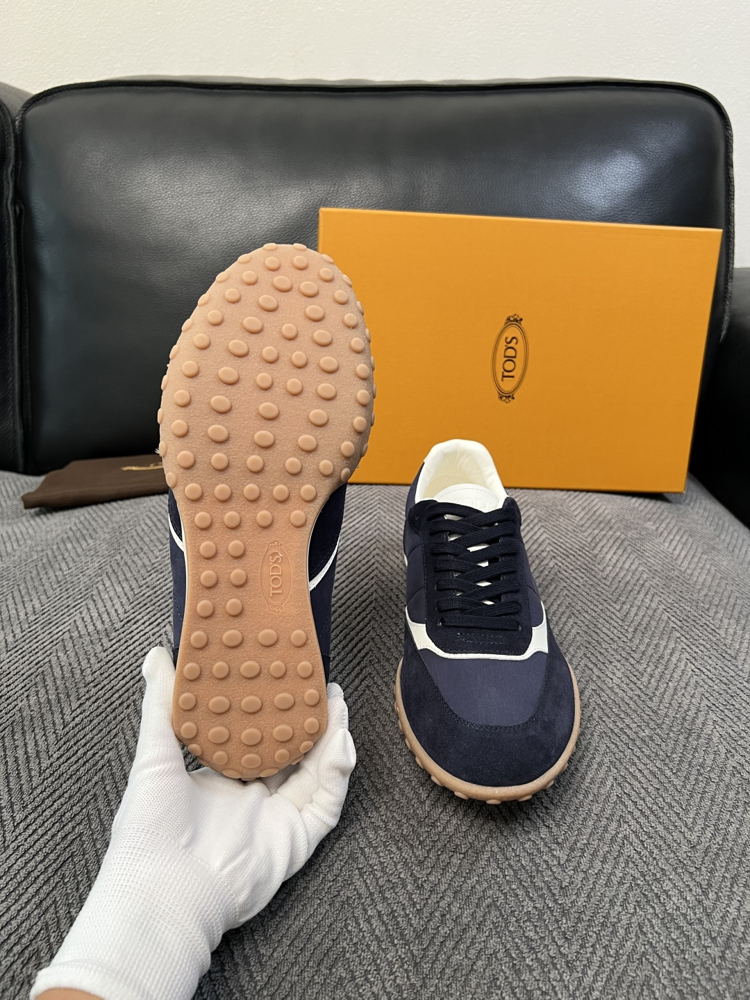 Tods  高品质  顶级工艺品  托德斯  专柜新款原厂配置，意大利进口牛皮拼布面料，进口牛里垫，透气舒适，鞋底：原厂