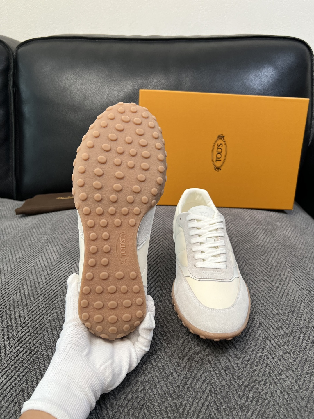 Tods  高品质  顶级工艺品  托德斯  专柜新款原厂配置，意大利进口牛皮拼布面料，进口牛里垫，透气舒适，鞋底：原厂