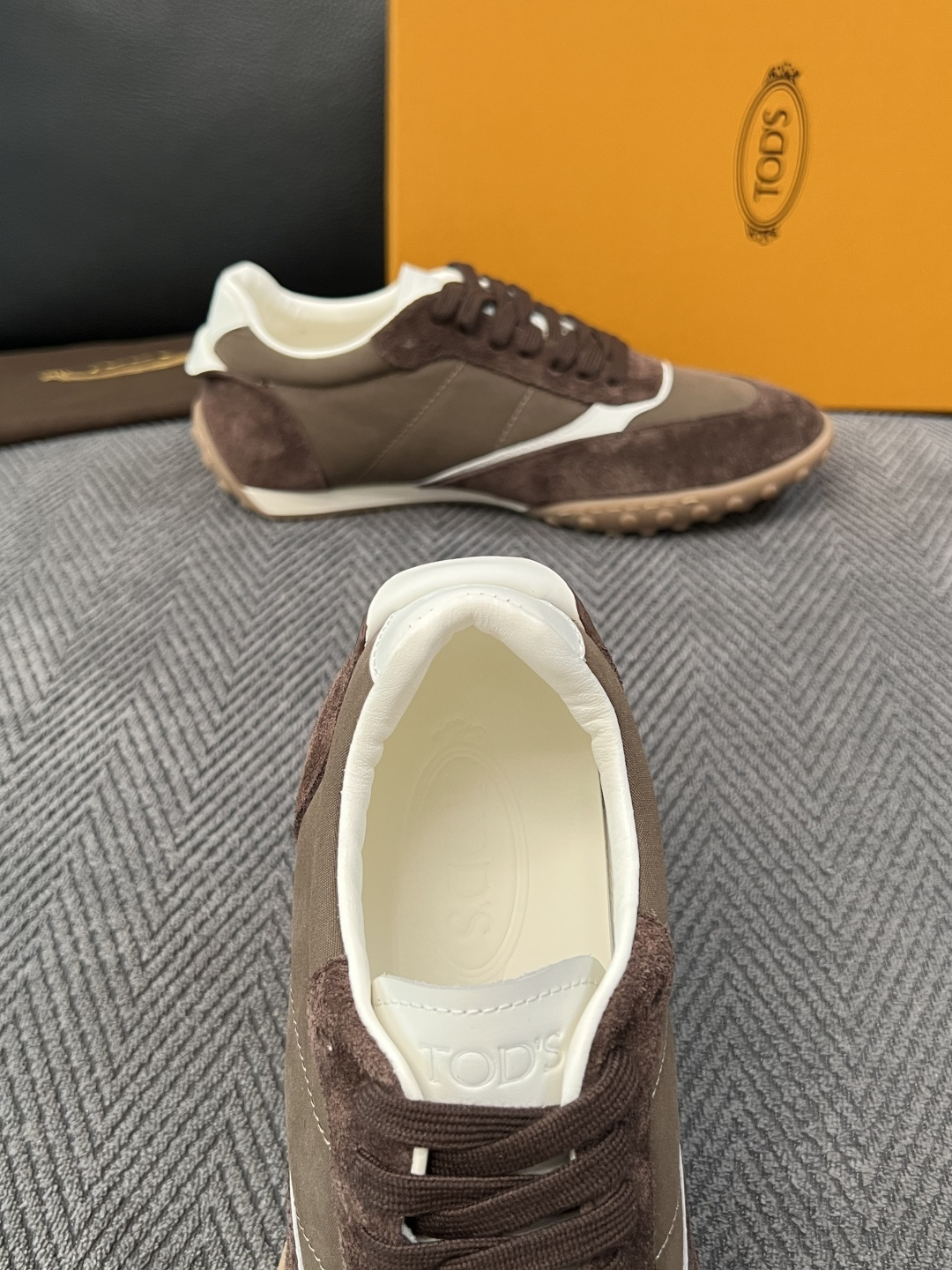 Tods  高品质  顶级工艺品  托德斯  专柜新款原厂配置，意大利进口牛皮拼布面料，进口牛里垫，透气舒适，鞋底：原厂