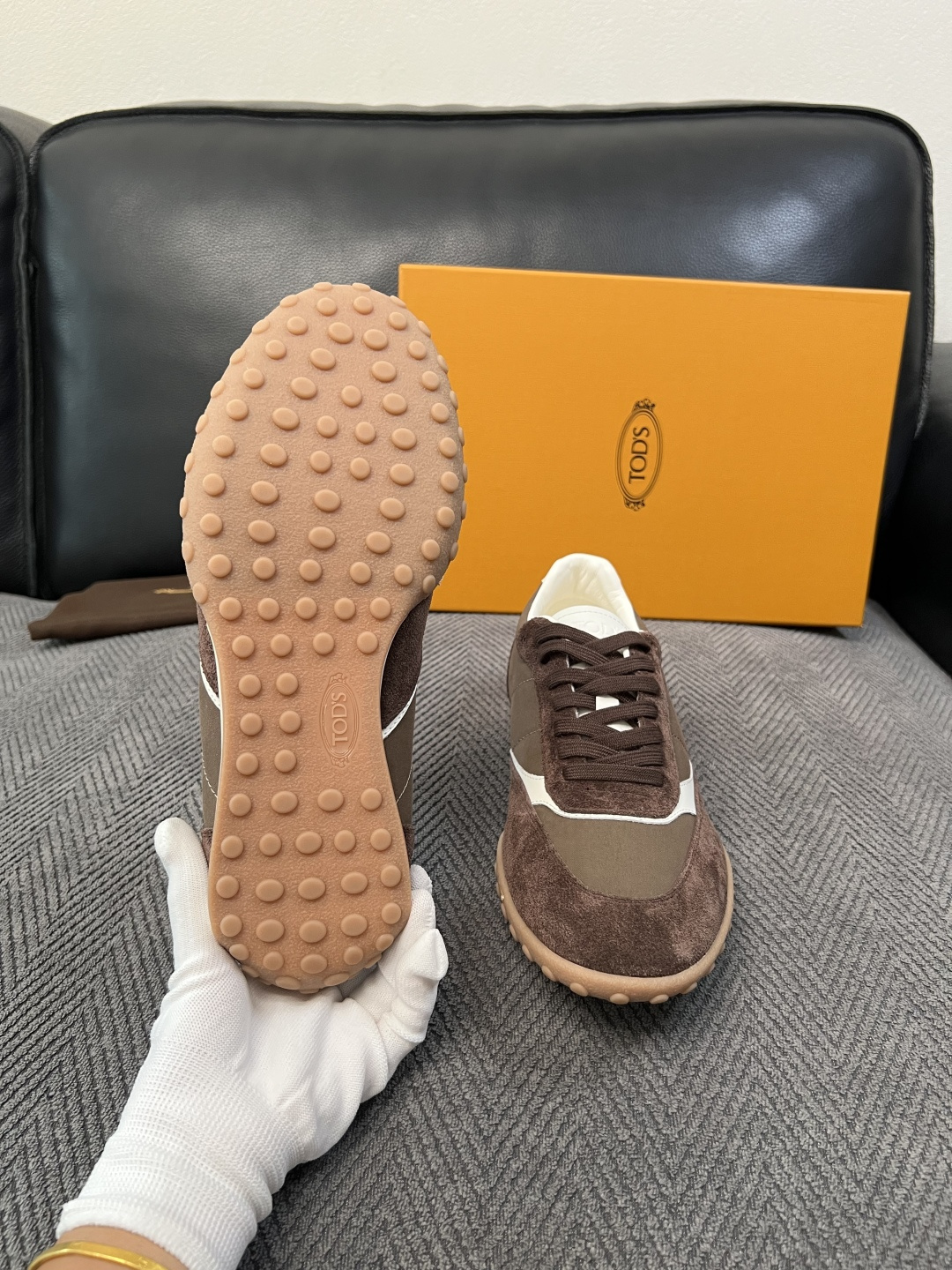 Tods  高品质  顶级工艺品  托德斯  专柜新款原厂配置，意大利进口牛皮拼布面料，进口牛里垫，透气舒适，鞋底：原厂