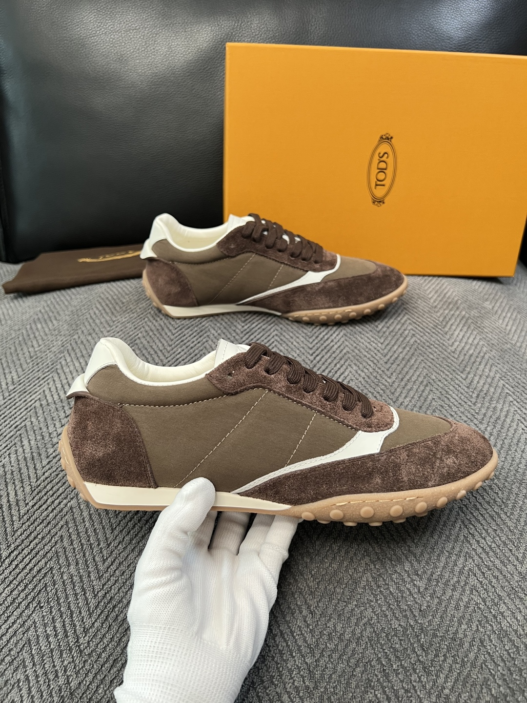 Tods  高品质  顶级工艺品  托德斯  专柜新款原厂配置，意大利进口牛皮拼布面料，进口牛里垫，透气舒适，鞋底：原厂
