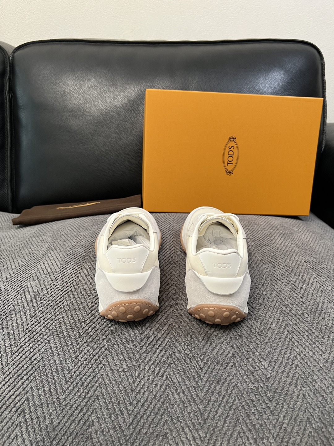 Tods  高品质  顶级工艺品  托德斯  专柜新款原厂配置，意大利进口牛皮拼布面料，进口牛里垫，透气舒适，鞋底：原厂