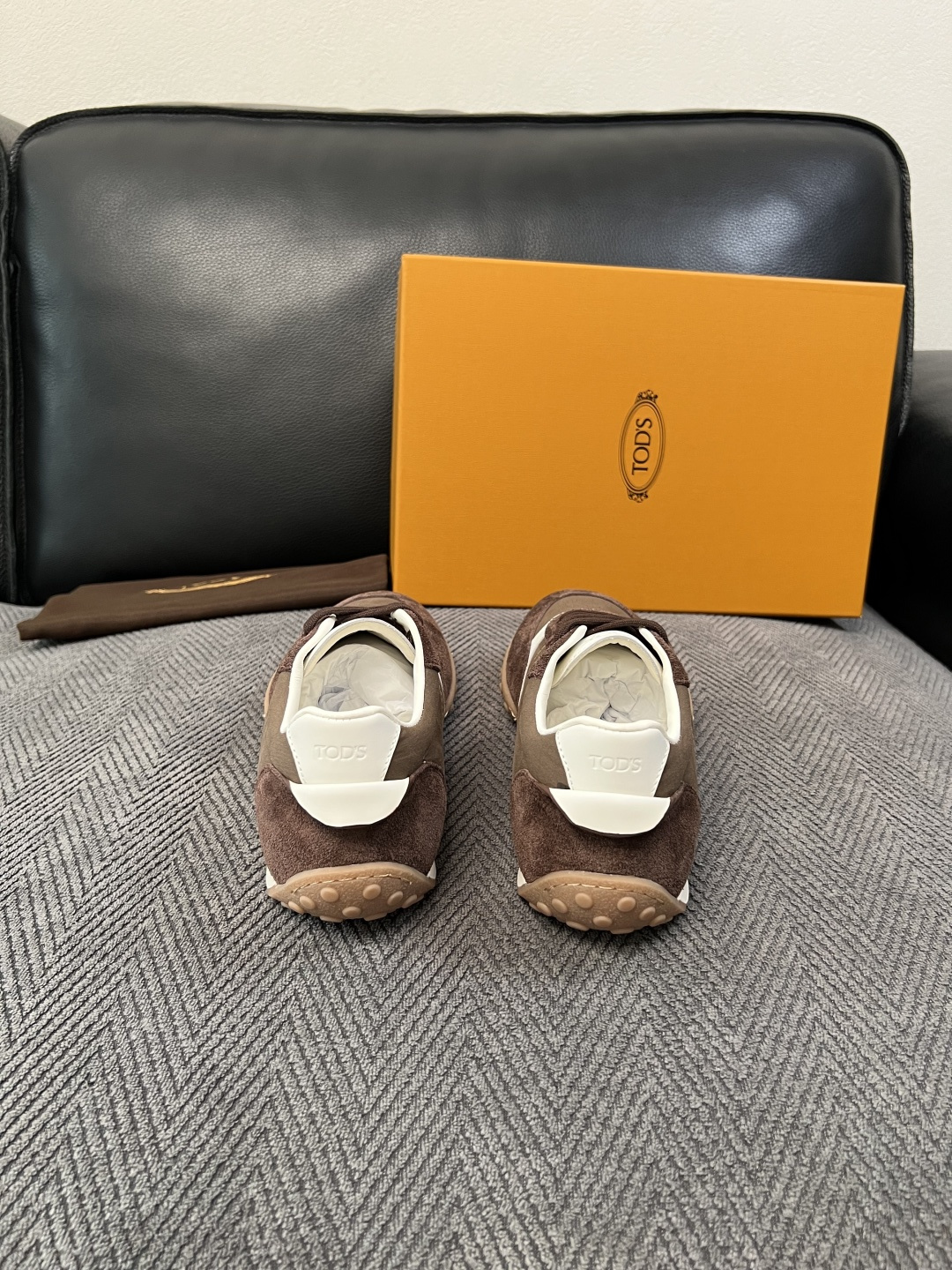 Tods  高品质  顶级工艺品  托德斯  专柜新款原厂配置，意大利进口牛皮拼布面料，进口牛里垫，透气舒适，鞋底：原厂