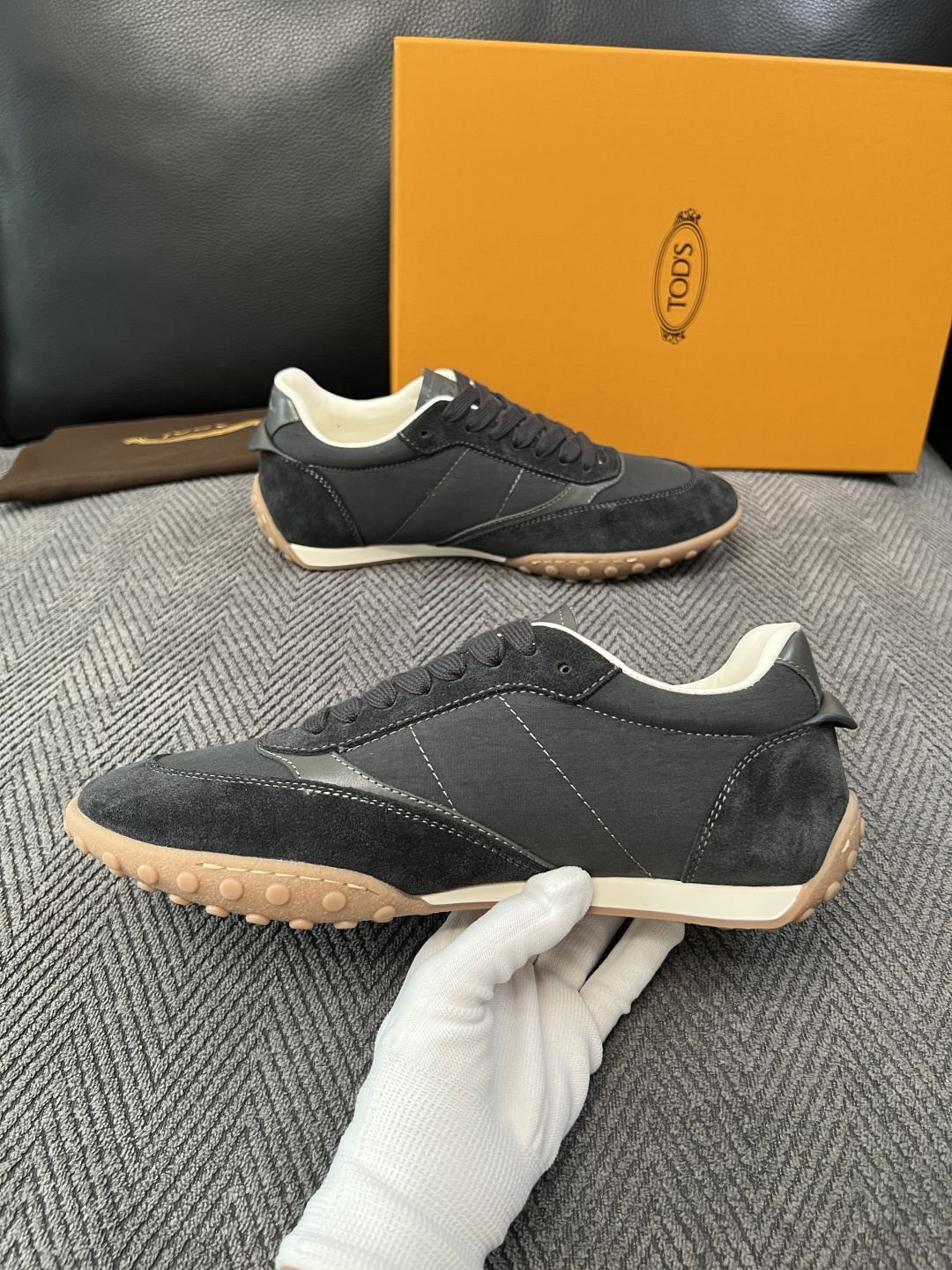 Tods  高品质  顶级工艺品  托德斯  专柜新款原厂配置，意大利进口牛皮拼布面料，进口牛里垫，透气舒适，鞋底：原厂