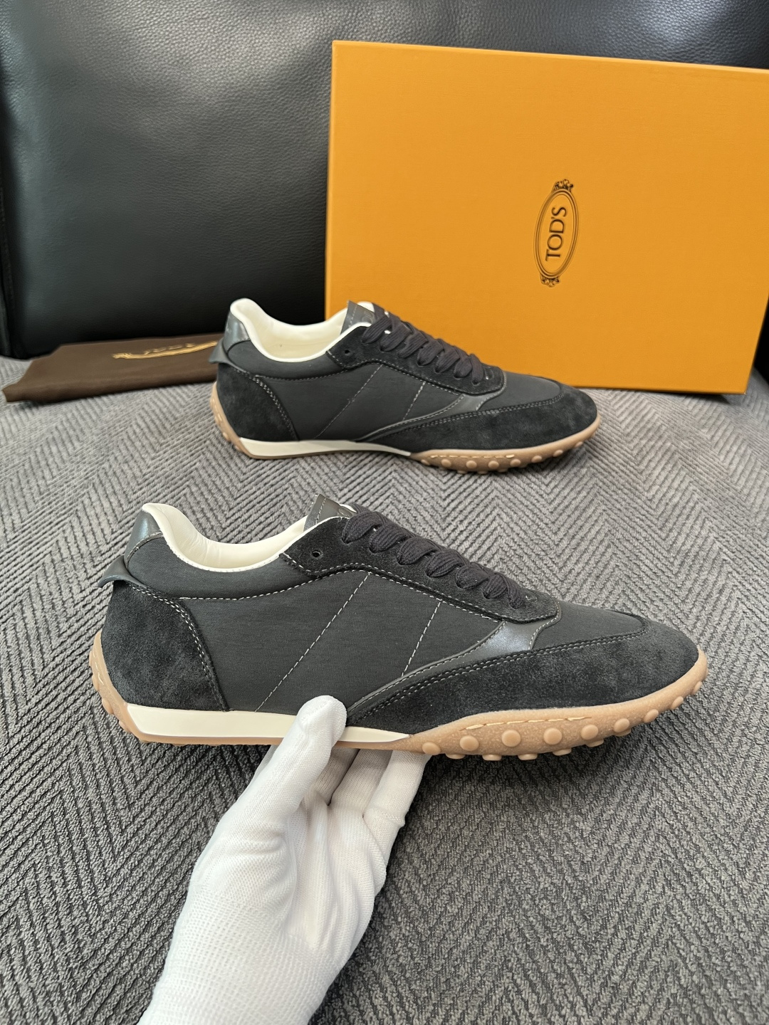 Tods  高品质  顶级工艺品  托德斯  专柜新款原厂配置，意大利进口牛皮拼布面料，进口牛里垫，透气舒适，鞋底：原厂