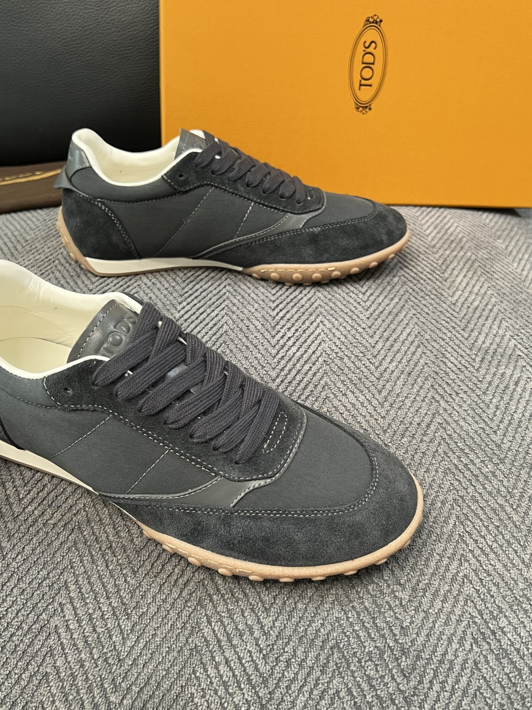 Tods  高品质  顶级工艺品  托德斯  专柜新款原厂配置，意大利进口牛皮拼布面料，进口牛里垫，透气舒适，鞋底：原厂