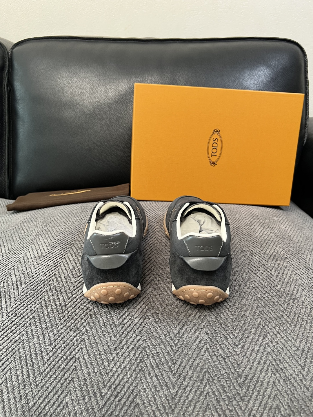 Tods  高品质  顶级工艺品  托德斯  专柜新款原厂配置，意大利进口牛皮拼布面料，进口牛里垫，透气舒适，鞋底：原厂
