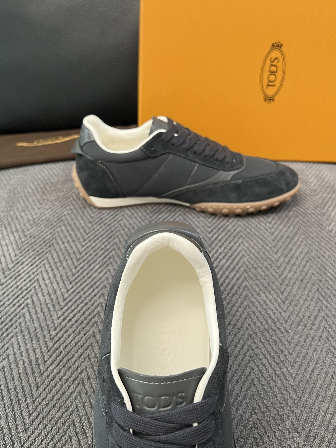 Tods  高品质  顶级工艺品  托德斯  专柜新款原厂配置，意大利进口牛皮拼布面料，进口牛里垫，透气舒适，鞋底：原厂