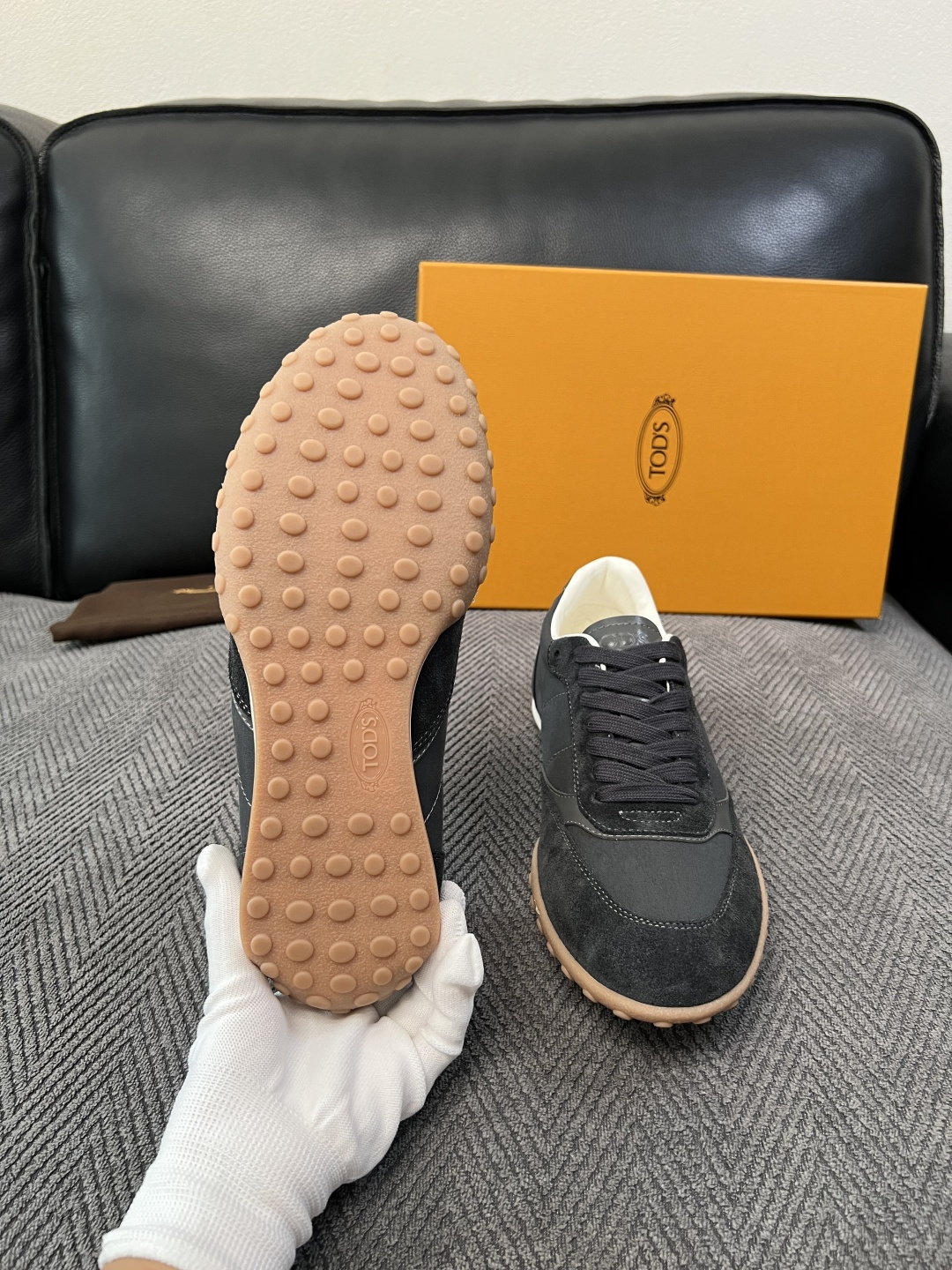 Tods  高品质  顶级工艺品  托德斯  专柜新款原厂配置，意大利进口牛皮拼布面料，进口牛里垫，透气舒适，鞋底：原厂