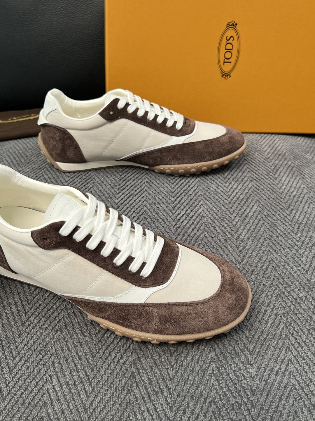 Tods  高品质  顶级工艺品  托德斯  专柜新款原厂配置，意大利进口牛皮拼布面料，进口牛里垫，透气舒适，鞋底：原厂