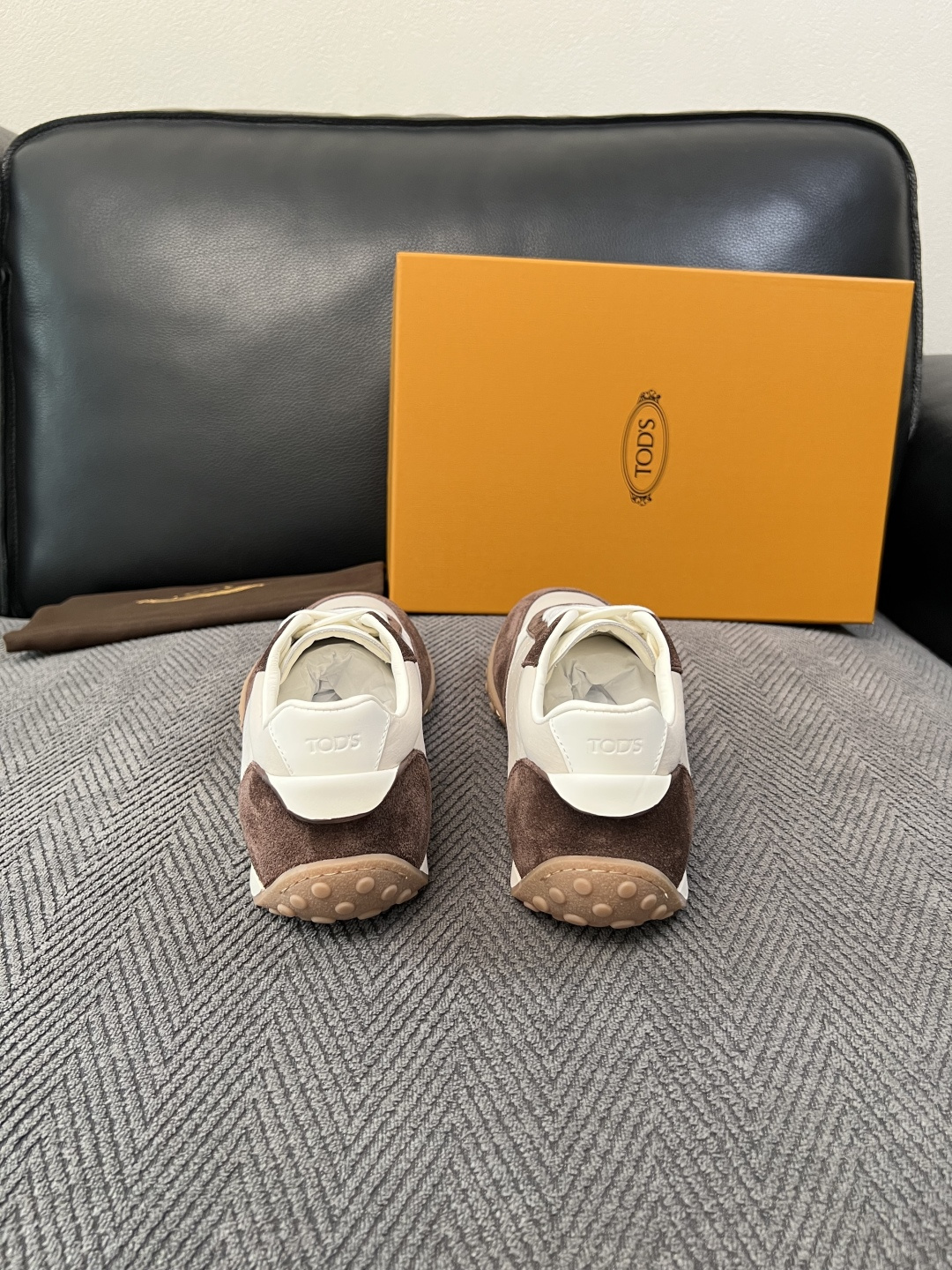 Tods  高品质  顶级工艺品  托德斯  专柜新款原厂配置，意大利进口牛皮拼布面料，进口牛里垫，透气舒适，鞋底：原厂