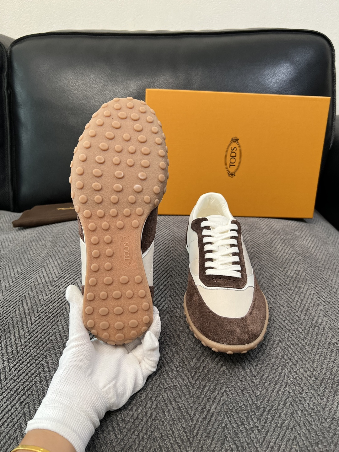 Tods  高品质  顶级工艺品  托德斯  专柜新款原厂配置，意大利进口牛皮拼布面料，进口牛里垫，透气舒适，鞋底：原厂