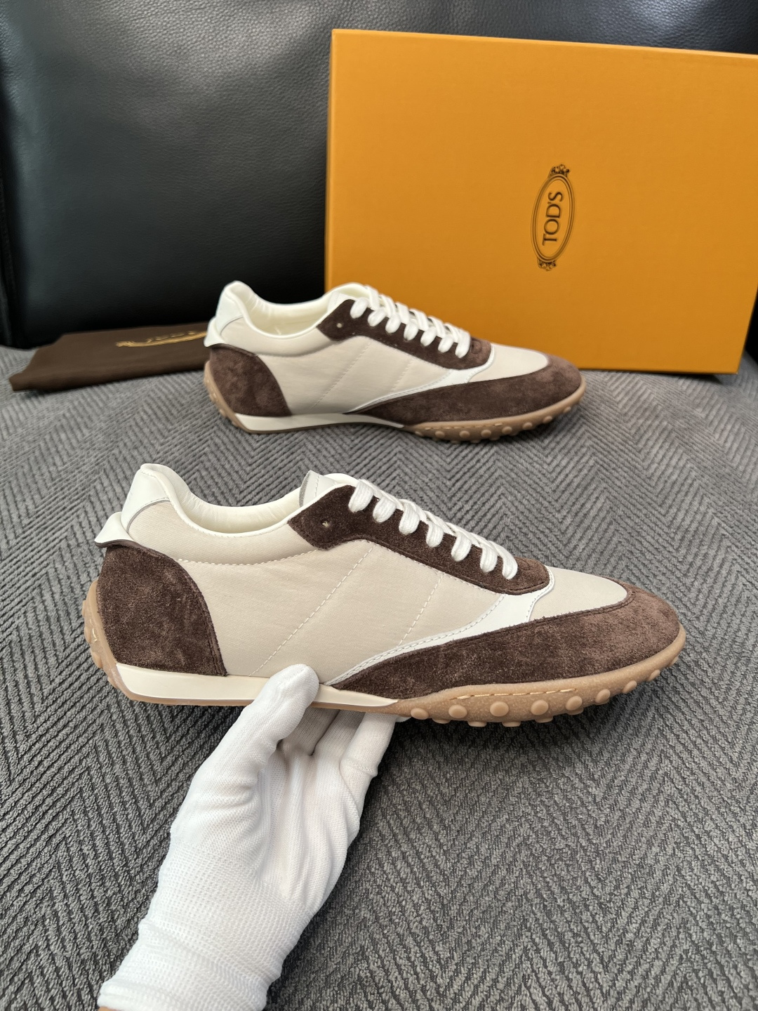Tods  高品质  顶级工艺品  托德斯  专柜新款原厂配置，意大利进口牛皮拼布面料，进口牛里垫，透气舒适，鞋底：原厂