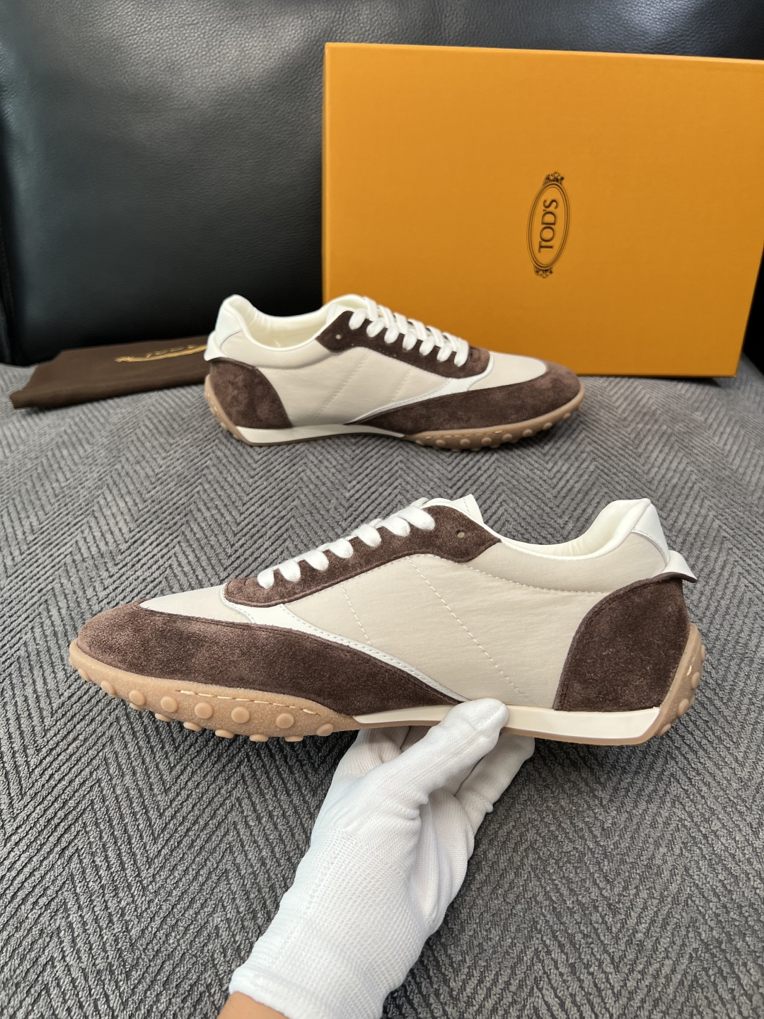 Tods  高品质  顶级工艺品  托德斯  专柜新款原厂配置，意大利进口牛皮拼布面料，进口牛里垫，透气舒适，鞋底：原厂