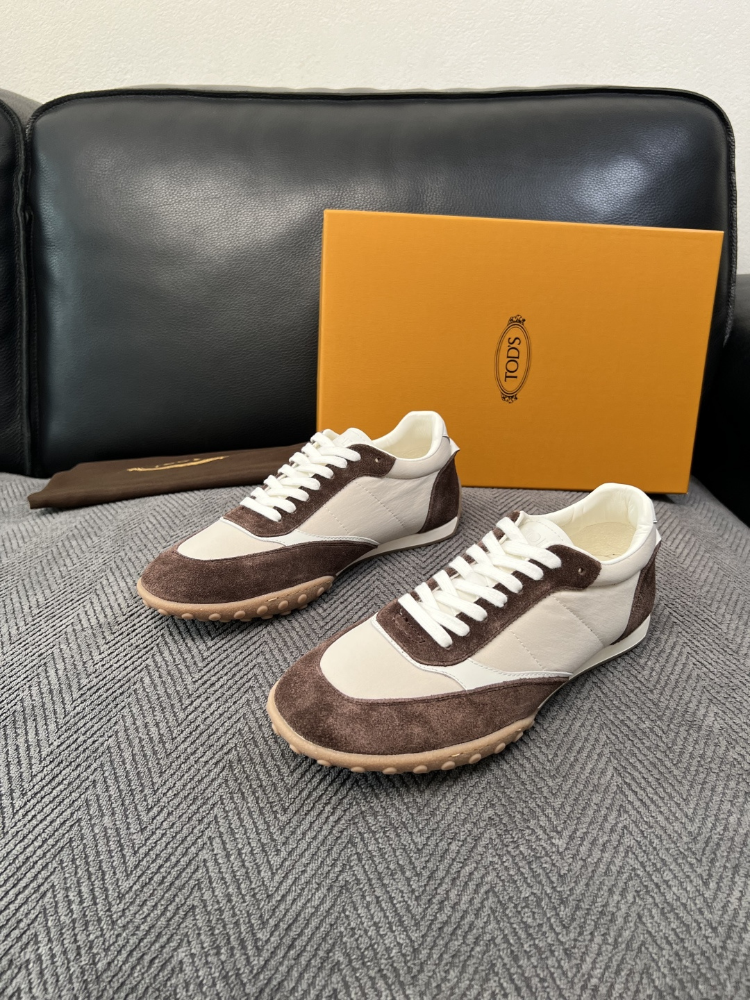 Tods  高品质  顶级工艺品  托德斯  专柜新款原厂配置，意大利进口牛皮拼布面料，进口牛里垫，透气舒适，鞋底：原厂
