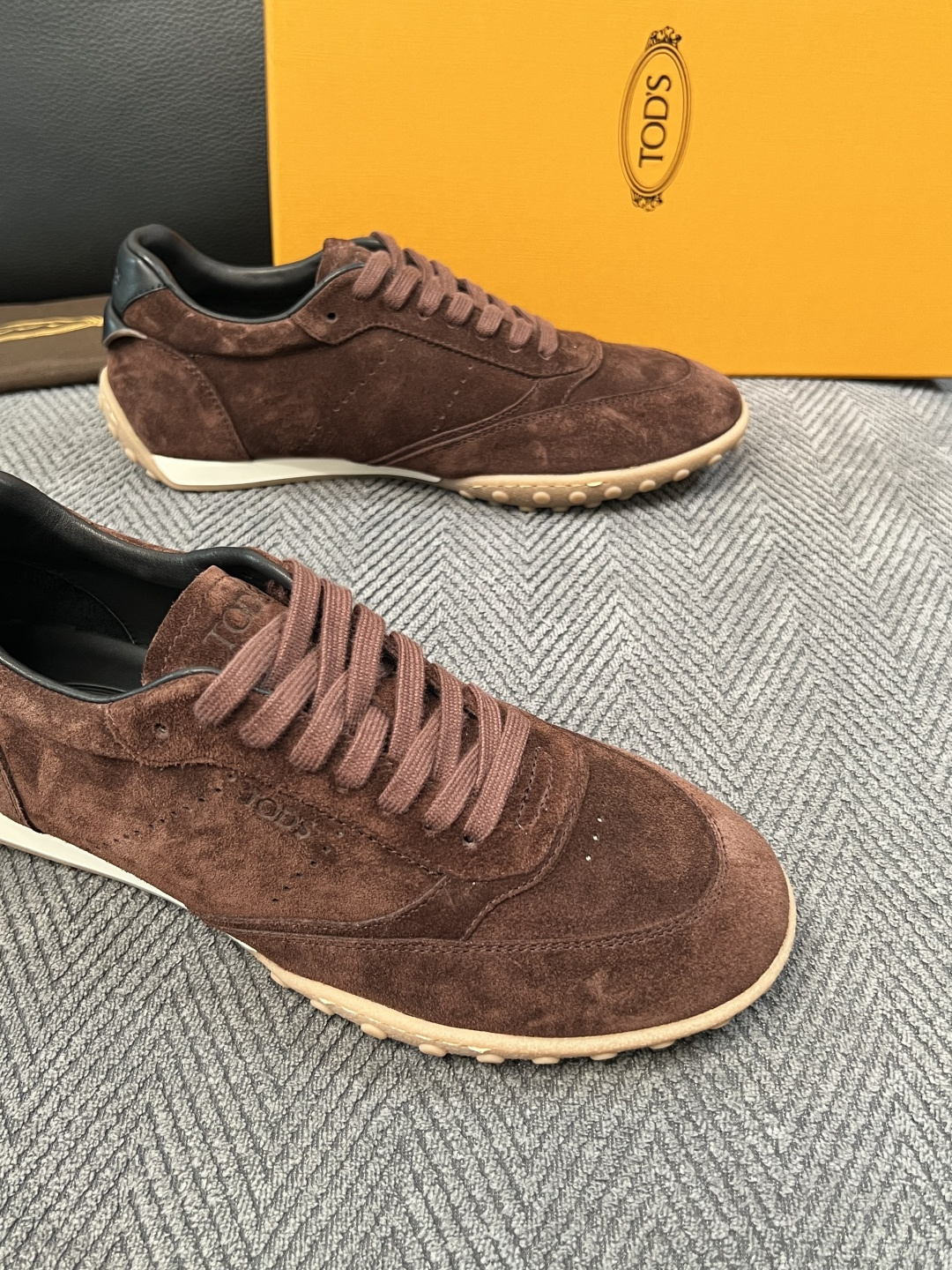 Tods  高品质  顶级工艺品  托德斯  专柜新款原厂配置，意大利进口牛皮拼布面料，进口牛里垫，透气舒适，鞋底：原厂