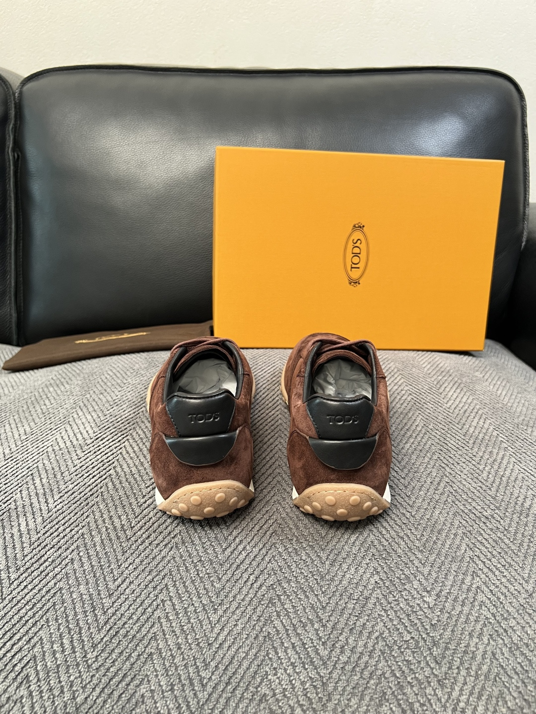 Tods  高品质  顶级工艺品  托德斯  专柜新款原厂配置，意大利进口牛皮拼布面料，进口牛里垫，透气舒适，鞋底：原厂