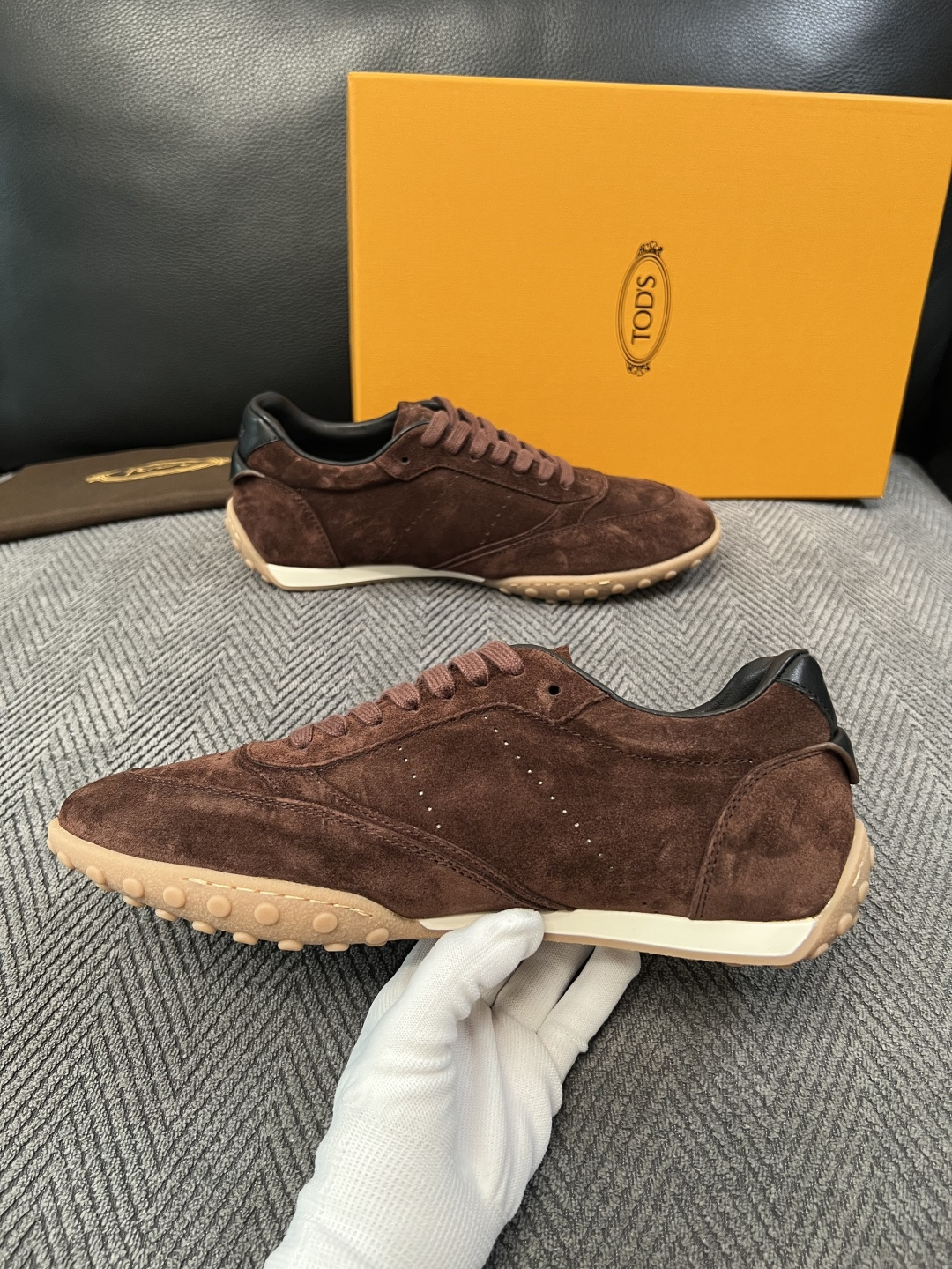 Tods  高品质  顶级工艺品  托德斯  专柜新款原厂配置，意大利进口牛皮拼布面料，进口牛里垫，透气舒适，鞋底：原厂