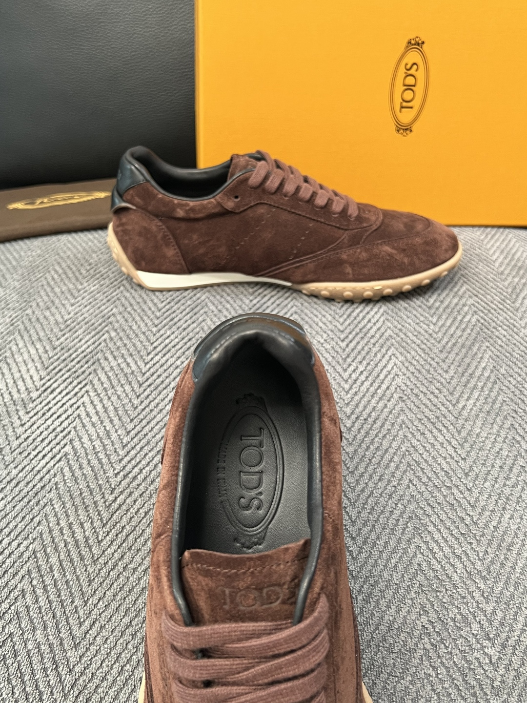 Tods  高品质  顶级工艺品  托德斯  专柜新款原厂配置，意大利进口牛皮拼布面料，进口牛里垫，透气舒适，鞋底：原厂