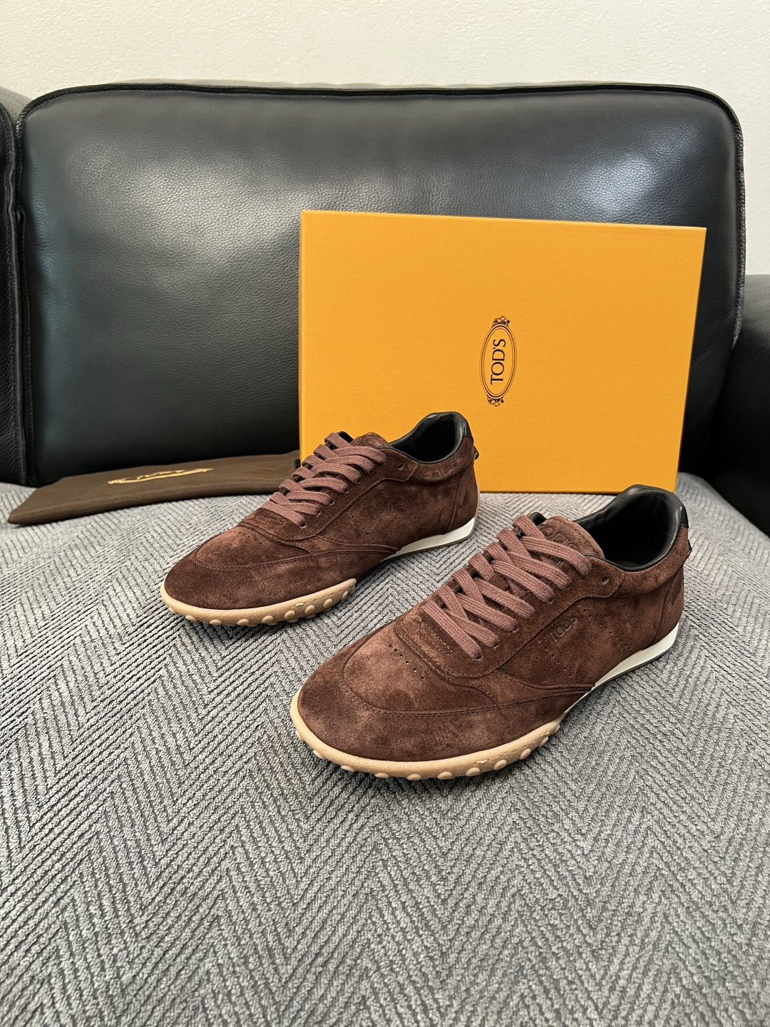 Tods  高品质  顶级工艺品  托德斯  专柜新款原厂配置，意大利进口牛皮拼布面料，进口牛里垫，透气舒适，鞋底：原厂