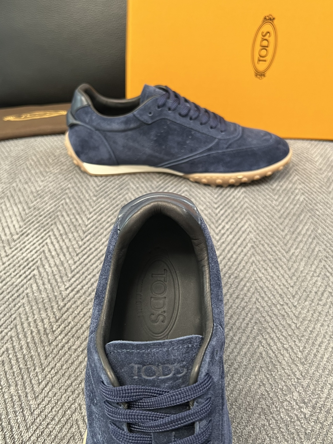 Tods  高品质  顶级工艺品  托德斯  专柜新款原厂配置，意大利进口牛皮拼布面料，进口牛里垫，透气舒适，鞋底：原厂
