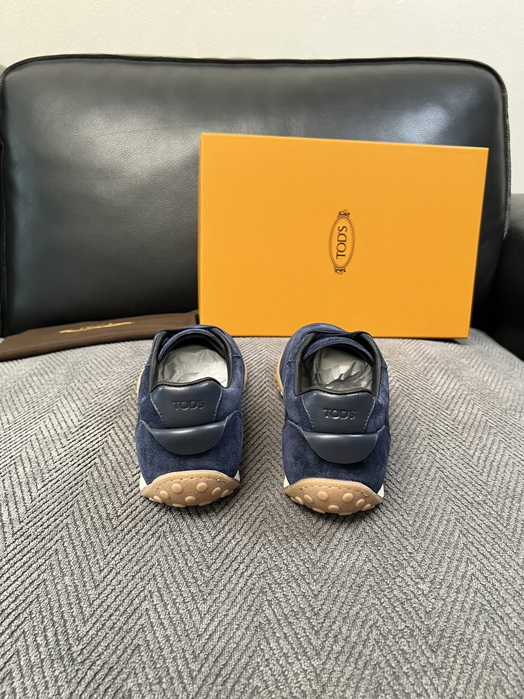 Tods  高品质  顶级工艺品  托德斯  专柜新款原厂配置，意大利进口牛皮拼布面料，进口牛里垫，透气舒适，鞋底：原厂