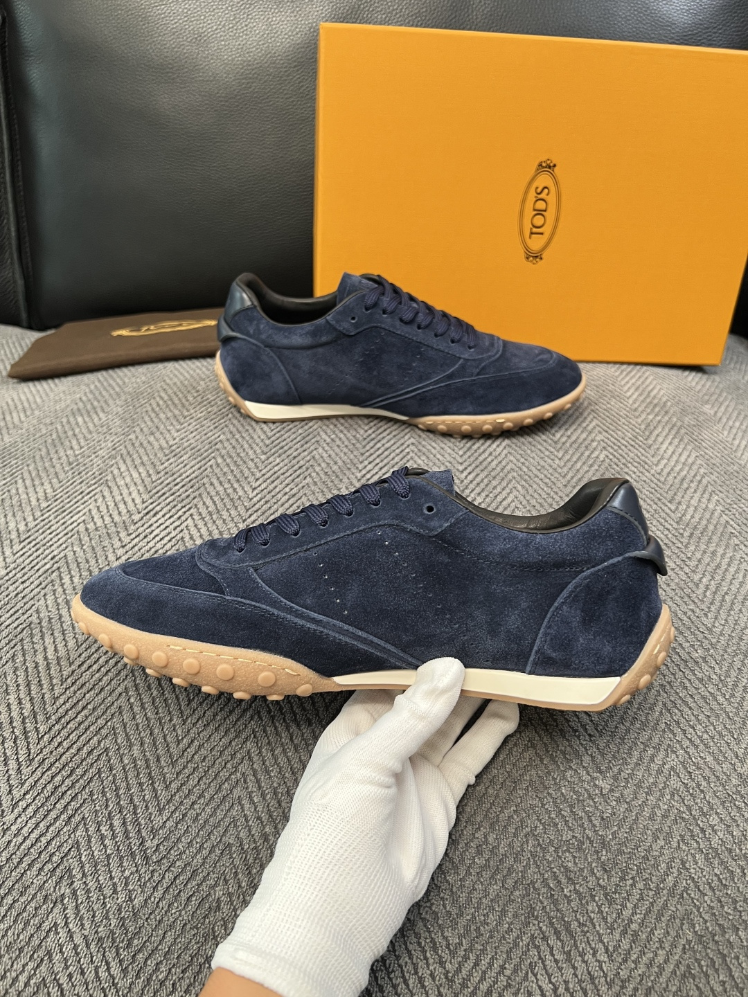 Tods  高品质  顶级工艺品  托德斯  专柜新款原厂配置，意大利进口牛皮拼布面料，进口牛里垫，透气舒适，鞋底：原厂