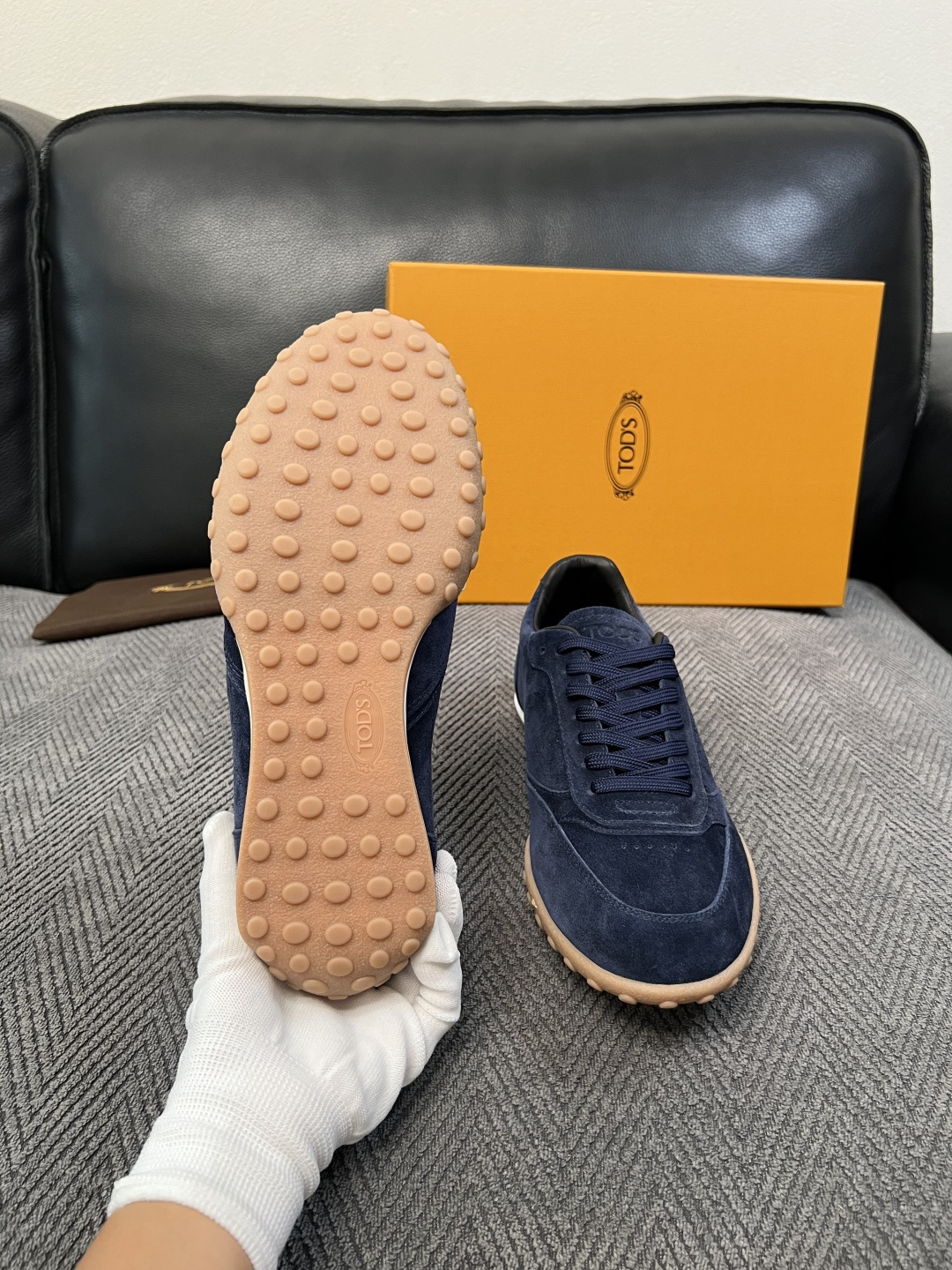 Tods  高品质  顶级工艺品  托德斯  专柜新款原厂配置，意大利进口牛皮拼布面料，进口牛里垫，透气舒适，鞋底：原厂