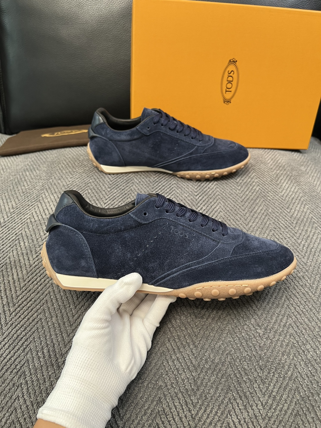 Tods  高品质  顶级工艺品  托德斯  专柜新款原厂配置，意大利进口牛皮拼布面料，进口牛里垫，透气舒适，鞋底：原厂