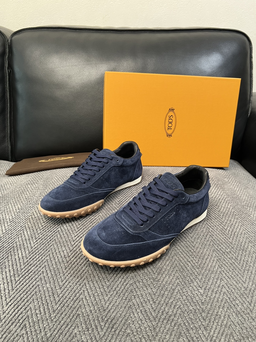 Tods  高品质  顶级工艺品  托德斯  专柜新款原厂配置，意大利进口牛皮拼布面料，进口牛里垫，透气舒适，鞋底：原厂