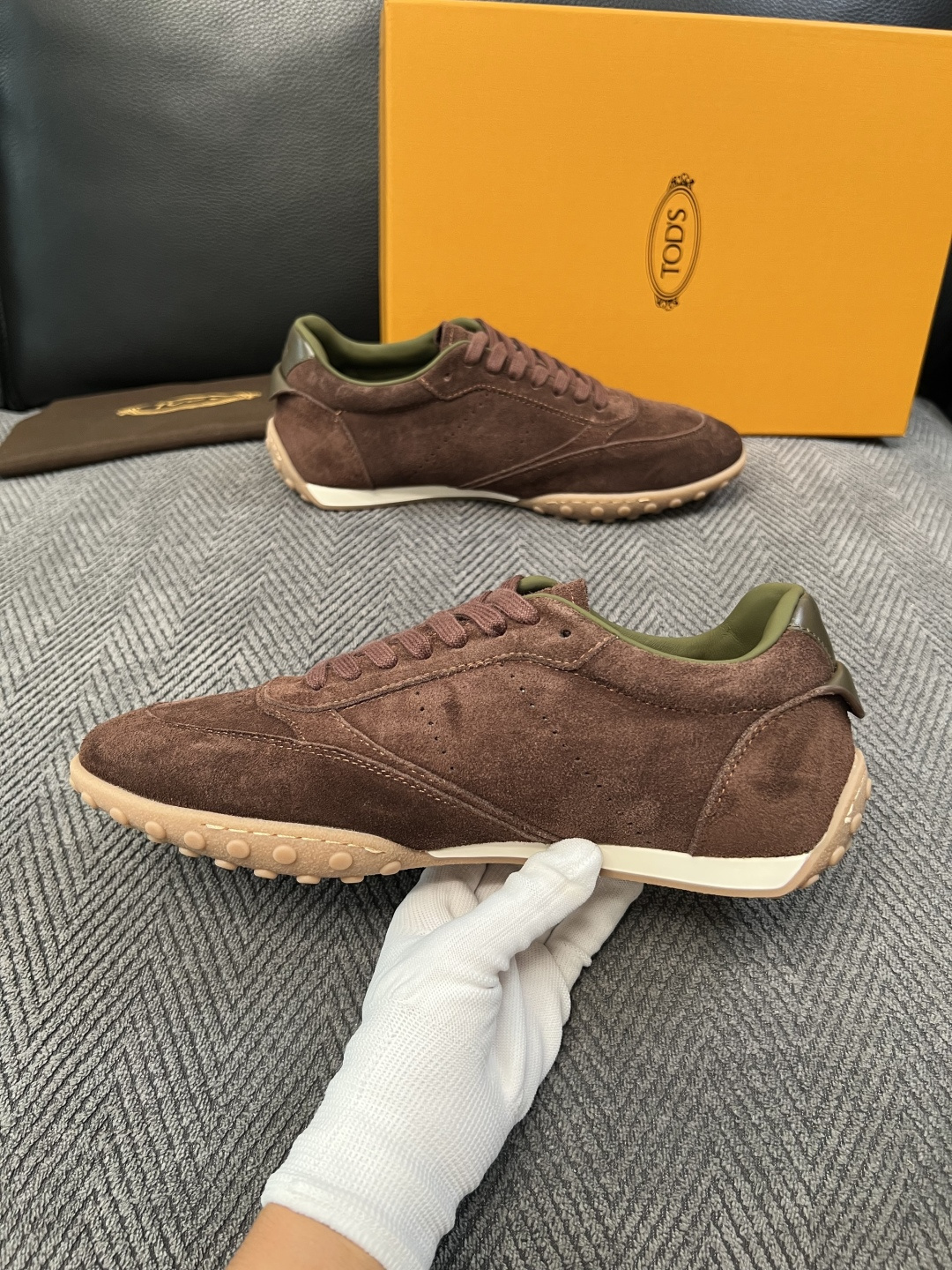 Tods  高品质  顶级工艺品  托德斯  专柜新款原厂配置，意大利进口牛皮拼布面料，进口牛里垫，透气舒适，鞋底：原厂