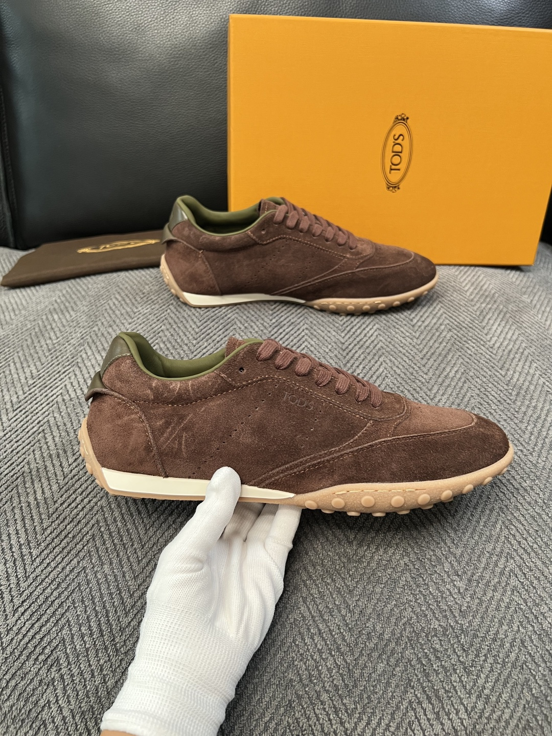 Tods  高品质  顶级工艺品  托德斯  专柜新款原厂配置，意大利进口牛皮拼布面料，进口牛里垫，透气舒适，鞋底：原厂