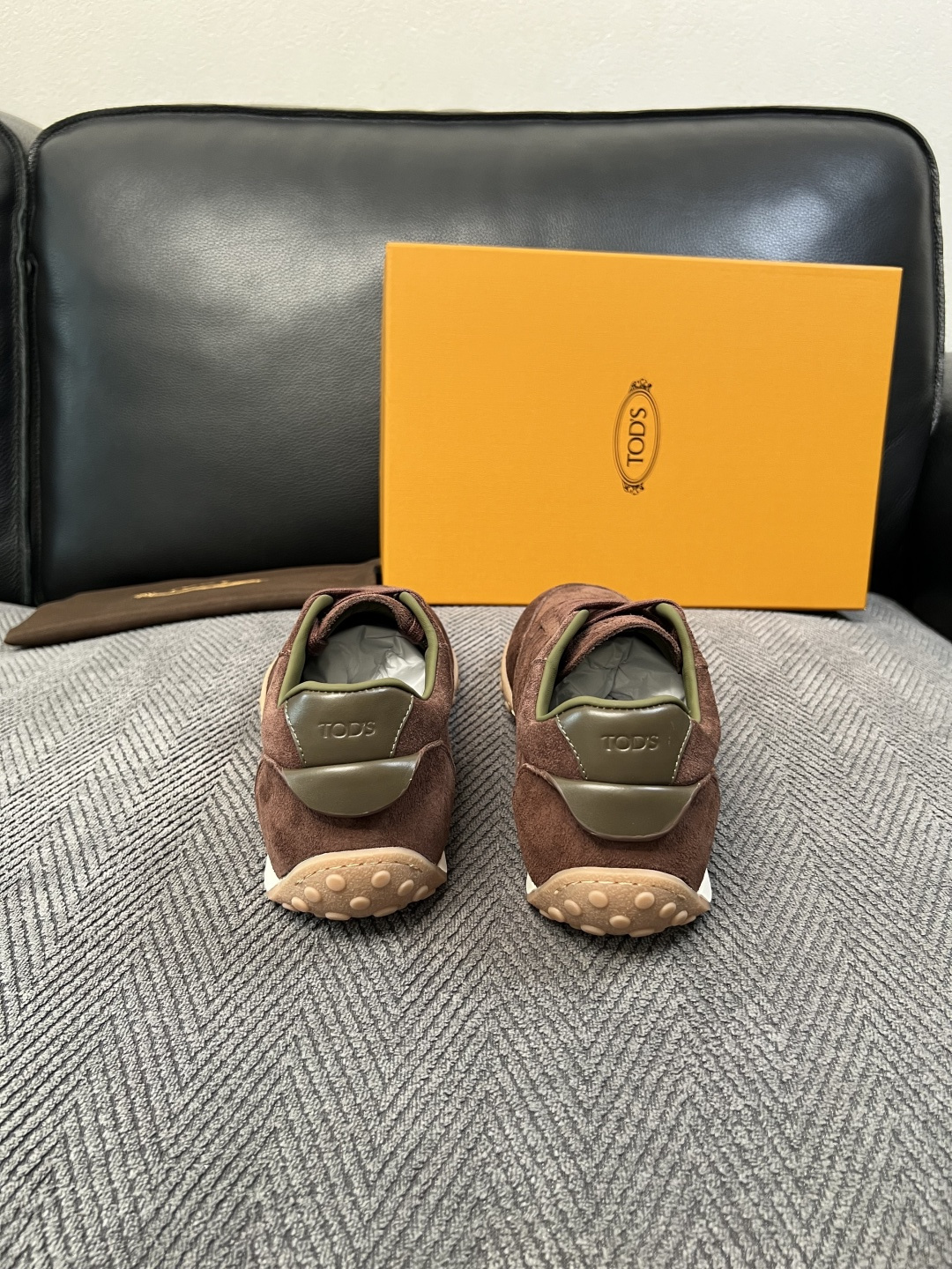 Tods  高品质  顶级工艺品  托德斯  专柜新款原厂配置，意大利进口牛皮拼布面料，进口牛里垫，透气舒适，鞋底：原厂