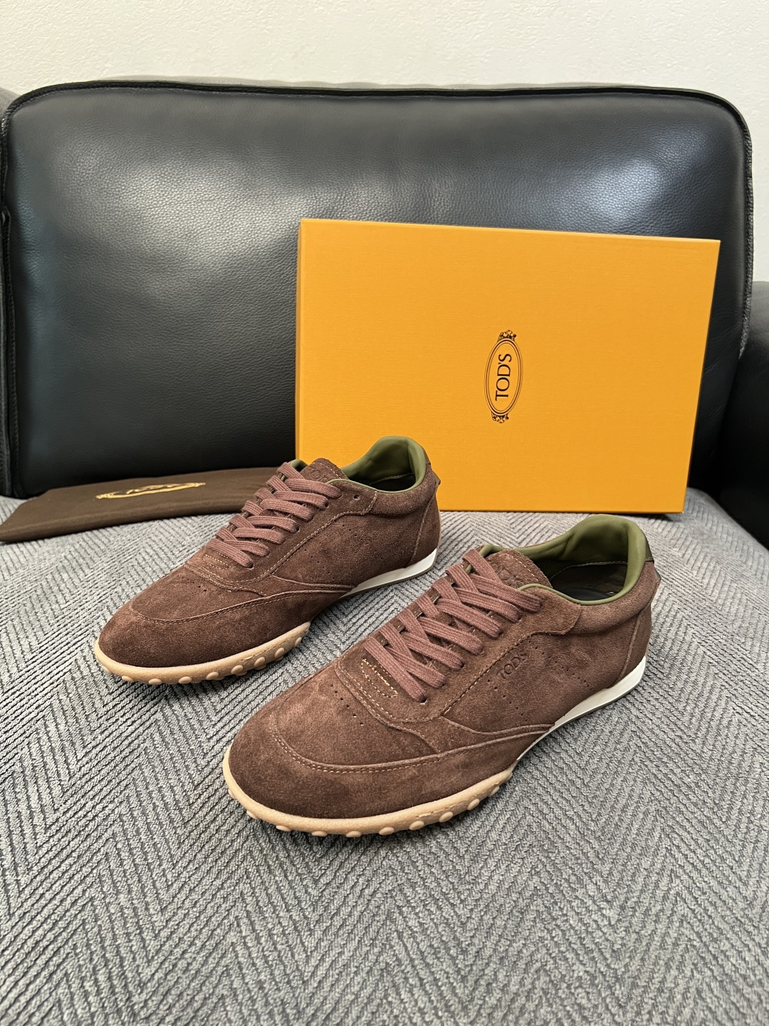 Tods  高品质  顶级工艺品  托德斯  专柜新款原厂配置，意大利进口牛皮拼布面料，进口牛里垫，透气舒适，鞋底：原厂