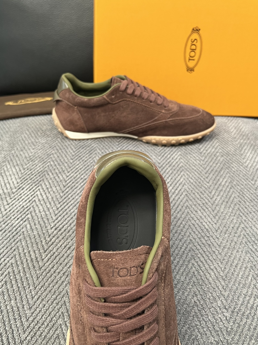 Tods  高品质  顶级工艺品  托德斯  专柜新款原厂配置，意大利进口牛皮拼布面料，进口牛里垫，透气舒适，鞋底：原厂